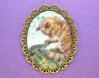Cats Pretty Precious Porcelain YELLOW Orange TABBY Cat Kitten with FROG Cameo Costume Jewelry Antiqued Goldtone Pin Brooch for Gift