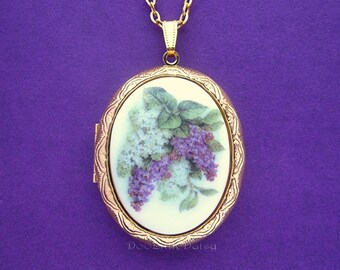 Large Porcelain Purple and White LILACS LILAC Bouquet Cameo Costume Jewelry Goldtone Locket Pendant Necklace Cameo w/ 24 Inch Chain Gift