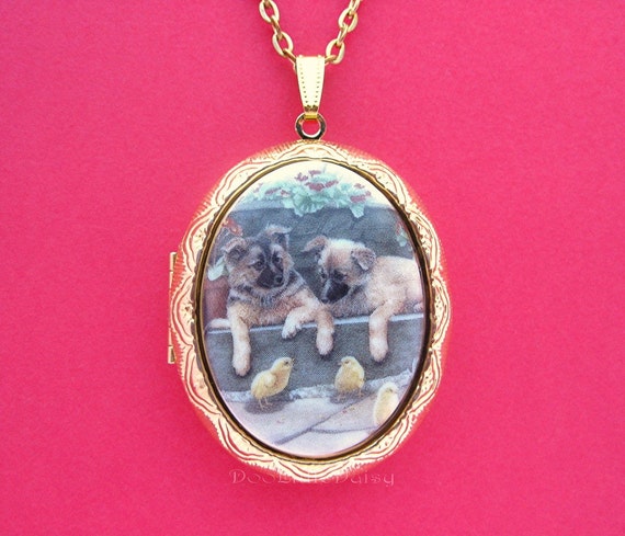Dogs Porcelain German Shepherd /& Puppy DOG Cameo Costume Jewelry Goldtone Locket Pendant Necklace Cameos w 24 Inch Chain for Christmas Gift