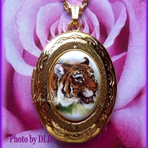 Porcelain Endangered Bengal TIGER Cat Cameo Costume Jewelry 18mm x 13mm Goldtone Locket Pendant Necklace with 18 Inch Chain