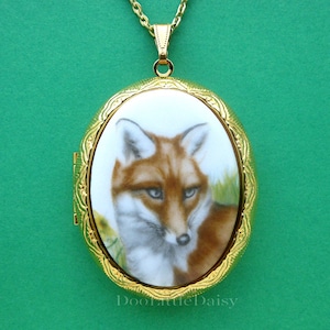 Large Porcelain Regal Red FOX Wildlife &quot;What Does The Fox Say&quot; FOXES Cameo Costume Jewelry Goldtone Locket Pendant Necklace w/ 24 Inch Chain