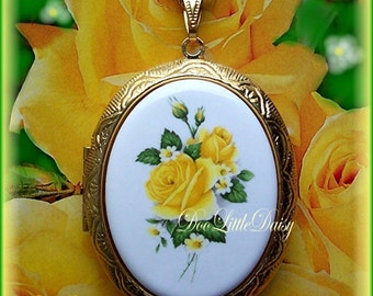 Large Porcelain YELLOW ROSE BOUQUET Flower Cameo Costume Jewelry Goldtone Locket Pendant Necklace Cameo w/ 24 Inch Chain for Photos