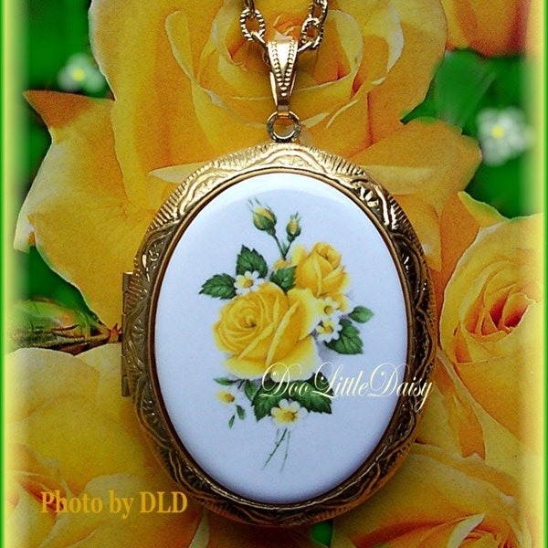 Large Porcelain YELLOW ROSE BOUQUET Flower Cameo Costume Jewelry Goldtone Locket Pendant Necklace Cameo w/ 24 Inch Chain for Photos