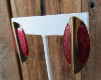 80s 1980s Pinched Oval Enamel Earrings | Gold Tone Geo Geometric Earrings with Red Metallic Enamel | New Wave Earrings