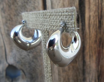 90er Jahre Silberfarbene Creolen | Chunky Herz Creolen | Minimalist Business Casual Schmuck | Puffed Herz Ohrringe