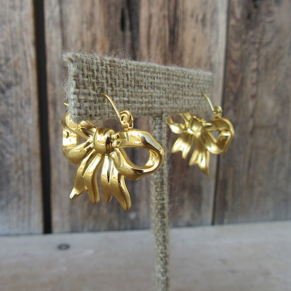 90s Minimalist Gold Tone Hoops Earrings | Bow Lev… - image 1