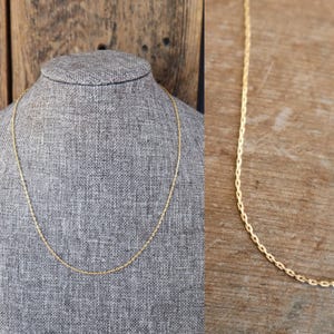 Jaren &#39;70, &#39;80, &#39;90 NOS goudkleurige sierlijke ketting | Deadstock 15-inch choker met laagjesketting