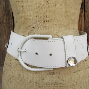 VINTAGE White Big Buckle Belt VTG Leather S

SIZE - it fits like a small best Vintage Western Concho Belt Women S Ivory Leather Brass  main image 3
