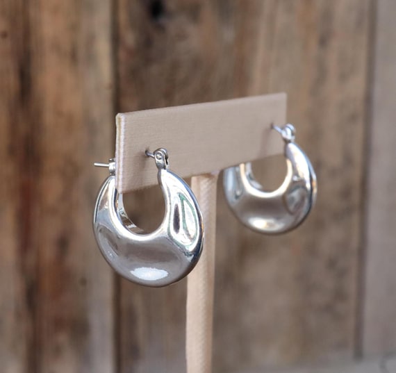 90s Silver Tone Pounded Dimpled Hammered Texture Lever Back