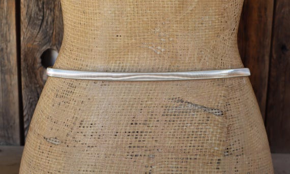1980s 90s Silver Metal Shell Buckle Stretch Belt | Art Deco  display picture 3