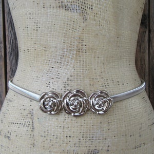 1980s Silver Metal Rose Buckle Stretch Belt | 80s Flower  display picture 3
