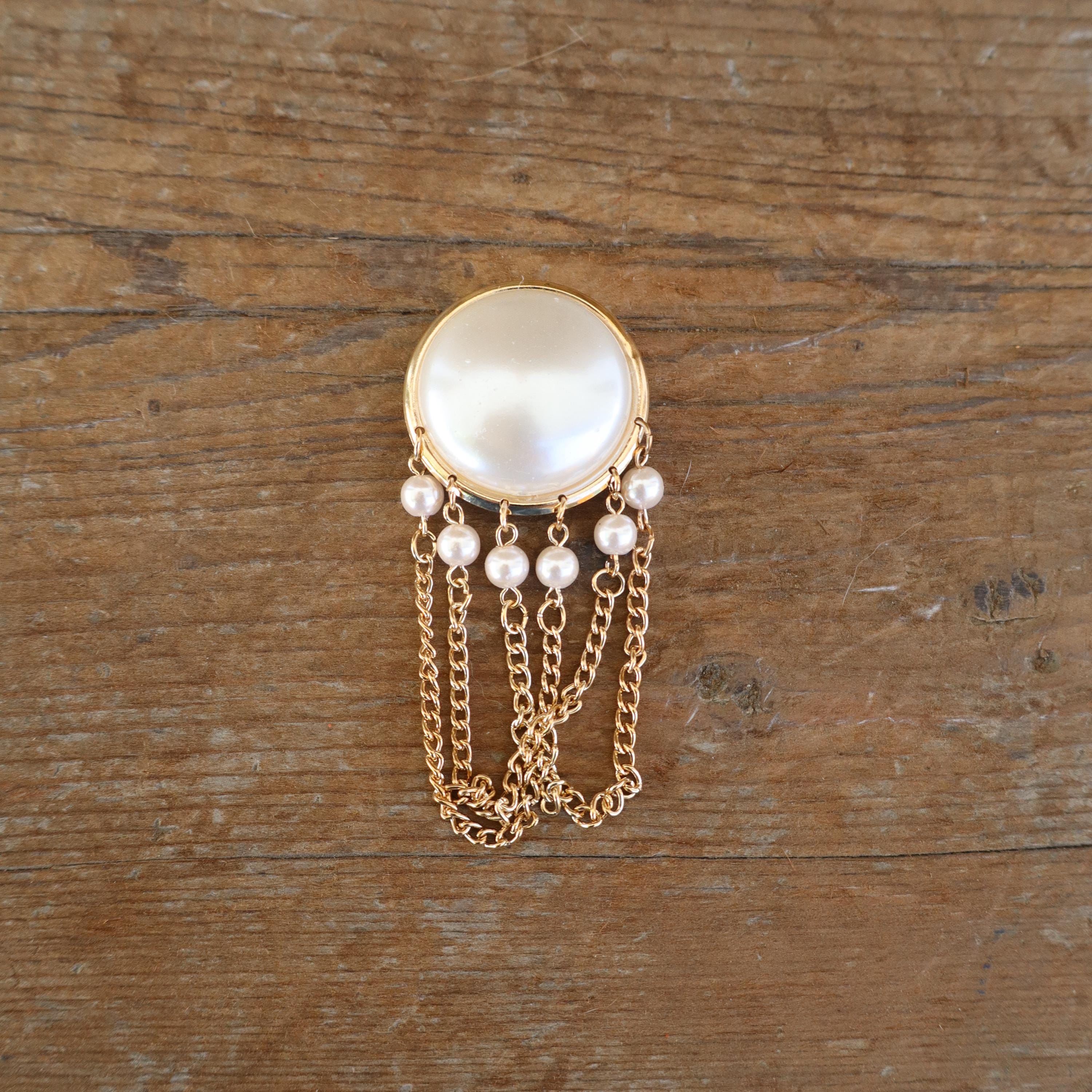 Vintage 80s 90s Gold Tone Charm Belt Coin Heart Faux Pearl Chain Belt 80s Vintage Gold Chain ESCADA Charm Belt Gold Metallic  main image 4