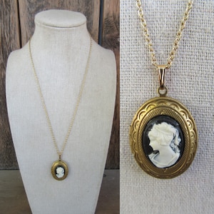 70s 80s Gold Tone Chain Necklace with Cameo Locket Pendant | Vintage Locket Necklace | Picture Frame Oval Necklace | 24&quot; Chain