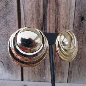 90s Earrings | Unpierced Gold Tone Circle Fluted Earrings | Large Round Clip Earrings  | Modernist Bold Runway 1990s Statement Earrings