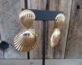 90s Earrings | Large Shell Doorknocker Earrings | Fluted Large Shell Fan Shaped Dangle Earrings | Nautical Earrings | Resort Chic Earrings