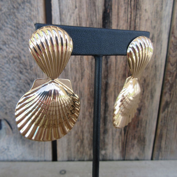 90s Earrings | Large Shell Doorknocker Earrings | Fluted Large Shell Fan Shaped Dangle Earrings | Nautical Earrings | Resort Chic Earrings