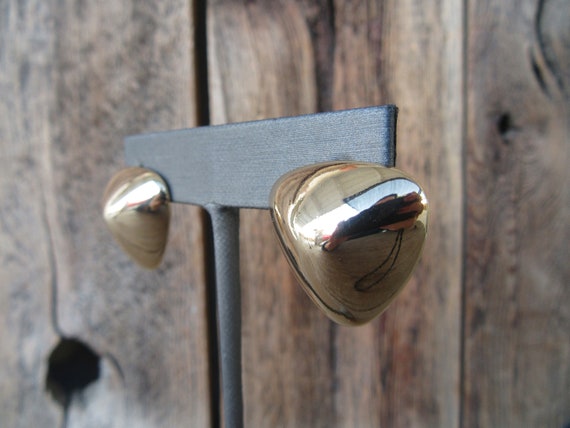 90s Simple Gold Tone Triangle Button Earrings | B… - image 7