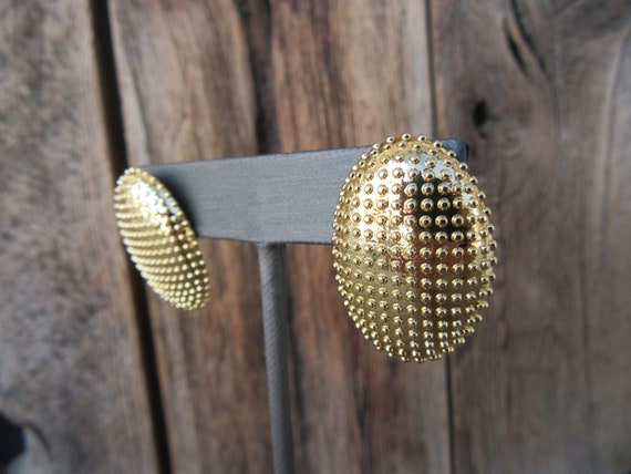 90s Gold Tone Earrings | Textured Oval Geo Geomet… - image 3