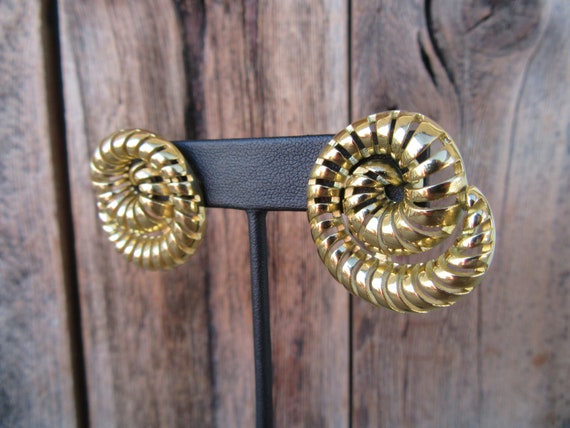 90s Gold Tone Earrings | Modernist Chunky Art Dec… - image 3