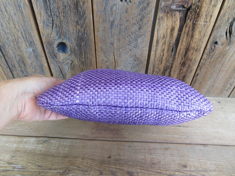 Resort Chic Woven PUrple Lilac Metal Frame Clutch with Strap Purse Resort Bag 80s Woven Raffia Purple Metal Frame Crossbody Bag