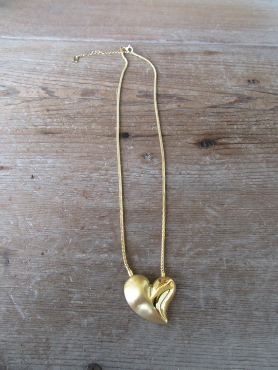90s Gold Tone Chunky Teardrop Heart Necklace | Pu… - image 4