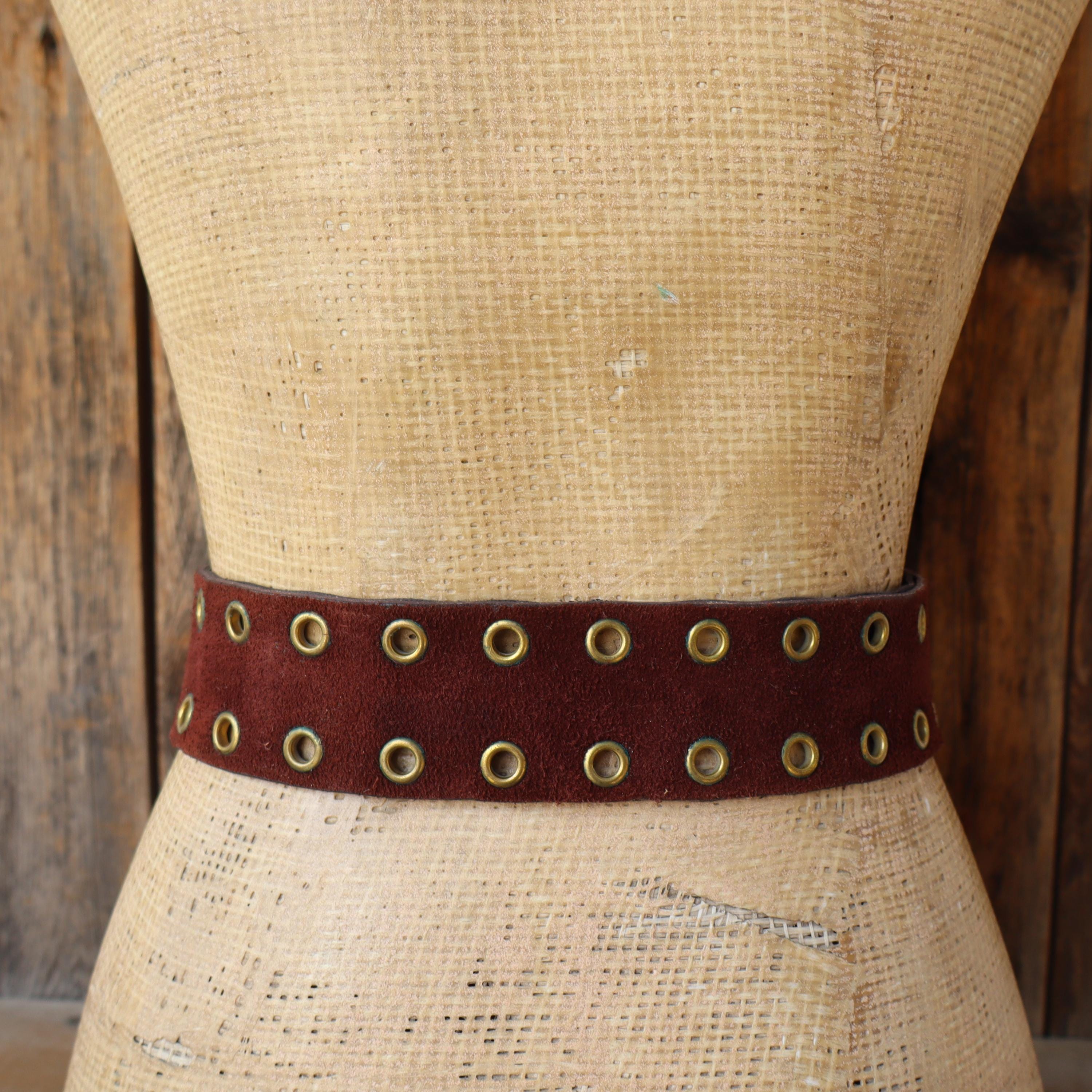 1970s Wide Grommet Double Prong Buckle Burgundy Suede  display picture 3