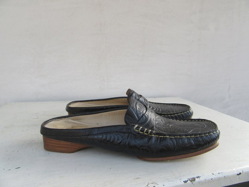 7.5 EURO 38 90s Square Block Heel Tooled Leather Mules Sandals Slides