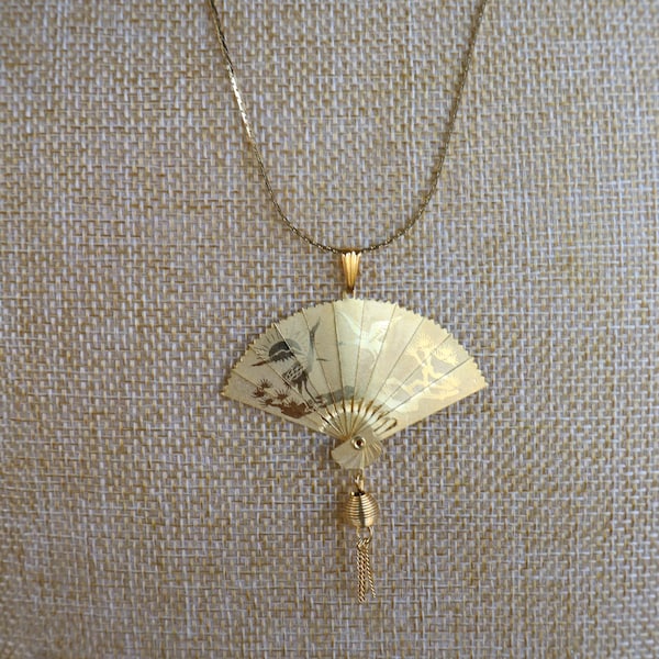 70s 80s Asian Art Deco Revival Chinoiserie Foldable Articulated Tassel Crane Floral Chinese Fan Pendant Gold Tone 20" Chain Necklace