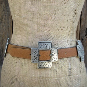NOS - Ceinture années 80 90 en cuir marron camel et métal | Ceinture Southwest Western en cuir Concho Concha et croix en métal | 27,25 à 30,75 | Taille 28