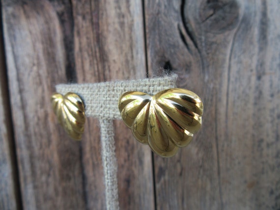 90s Earrings | Gold Tone Modernist Heart Earrings… - image 3