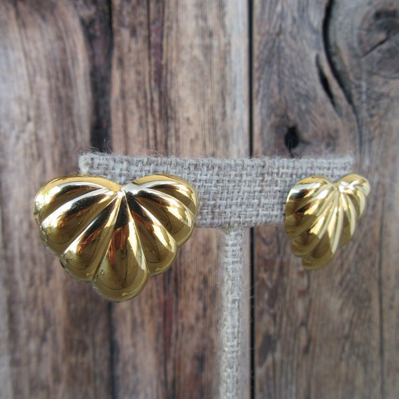 90s Earrings | Gold Tone Modernist Heart Earrings… - image 1