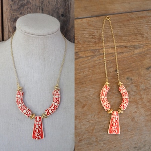 60s 70s Chunky Red and White  Resin Floral Bib Necklace | Modernist Statement Choker Necklace