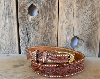 70年代の手作業で作られたウエスタンベルト、バックル付きの革製