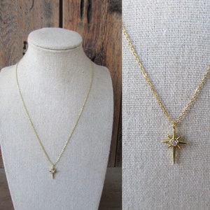 90s Dainty Gold Chain Starburst Necklace | Gold Tone Star Necklace | Starburst Rhinestone Charm Chain Necklace | 18&quot; Minimal Necklace