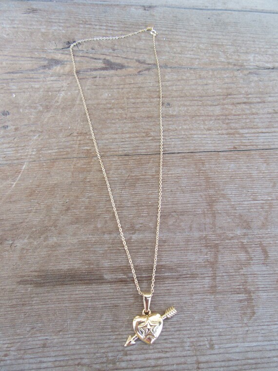 80s 90s Dainty Gold Chain Heart and Arrow  Neckla… - image 4