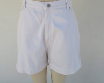 May include: White denim shorts with a button closure and pockets. The shorts are displayed on a mannequin. The shorts have a classic, casual style, suitable for warm weather.