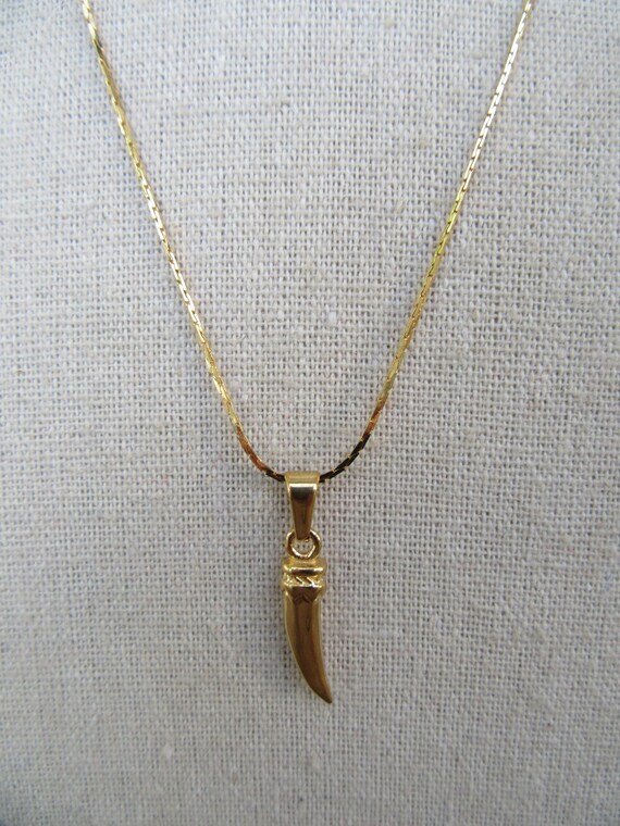 80s 90s Dainty Gold Chain Sharks Tooth Necklace |… - image 3