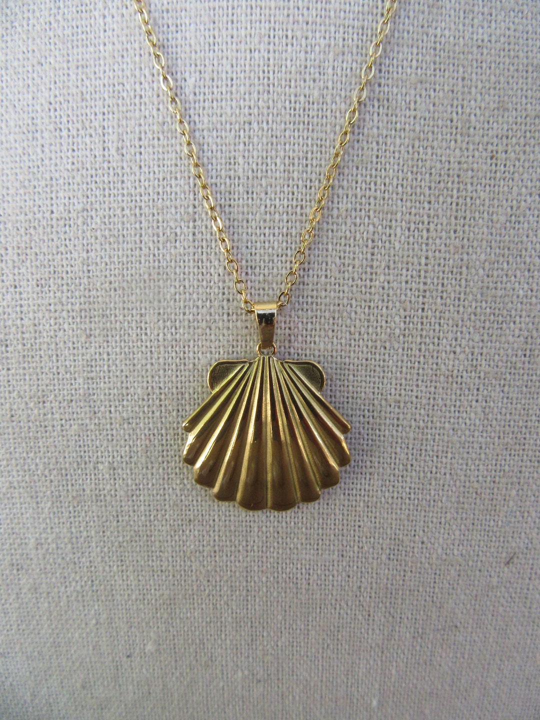 90s vintage gold platedシェル　螺旋　ネックレス 90s Gold Tone Chain Necklace With Shell Pendant | Resort Flair