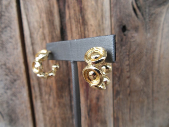 90s Chunky Modernist Gold Tone Hoops | Textured H… - image 3
