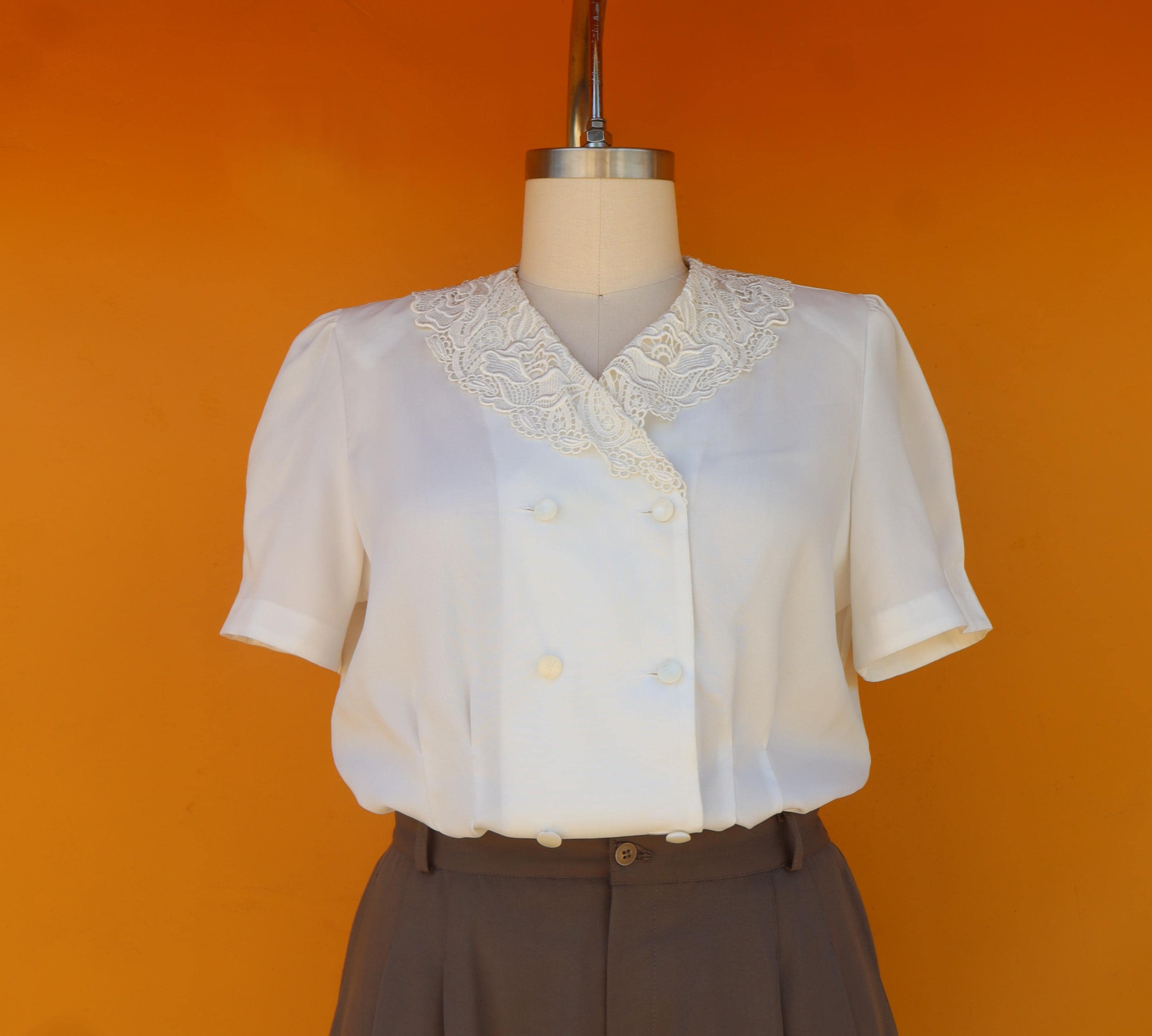 Plus Size 80s 90s Cottagecore Cream Collar Cutwork Rayon Short