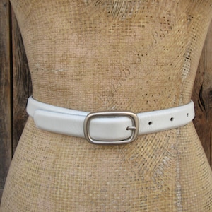 90s Pearly Winter White Light Silver Leather Belt | Minimal Business Casual Pearl Gray Leather Belt | 30.25 to 34.25