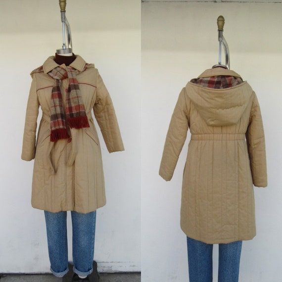 70s 80s Tan Quilted Trench Coat | Hooded Plaid Sca