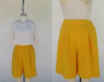 80s 90s Sunflower Yellow Linen Look Short taille haute plissé à la palangre | Short minimaliste à bouton latéral à taille élastique | Taille 10 | 28 à 31 Taille