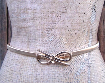1980s Silver Flower Buckle Stretch Belt | 80s Floral Buckle  display picture 3