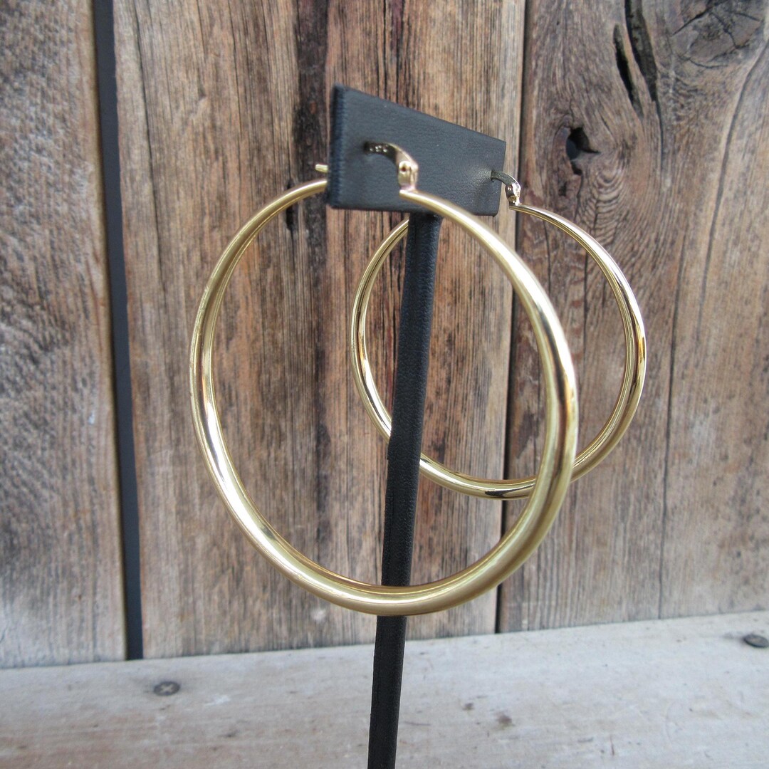 90’s White Hoop Earrings main image 0