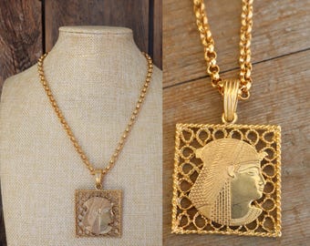 Jaren '80 Goudkleurige dikke zware statementketting met farao-hanger | Dikke goudkleurige ketting Egyptische revival King Tut 18-1/2" ketting