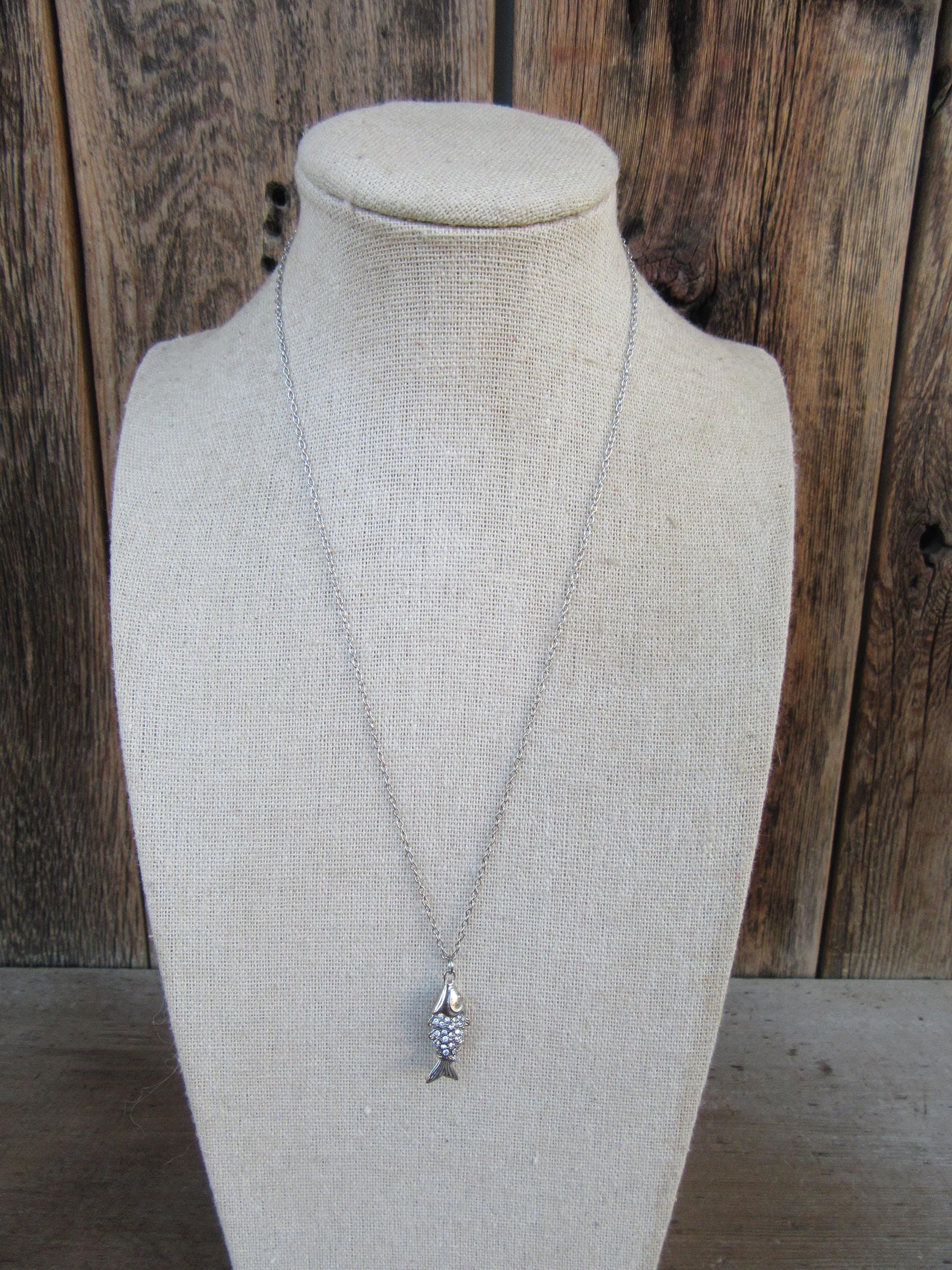 80s Silver Tone Fish Chain Necklace | Novelty Fish Pendant