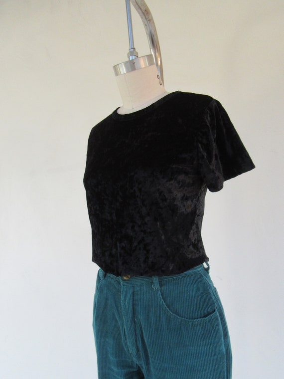 90s Simple Minimalist Black Keyhole Back Velvet T… - image 6