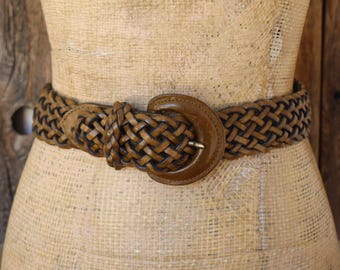 90s Caramel Brown Woven Leather Waist Belt | Covered Buckle  display picture 1