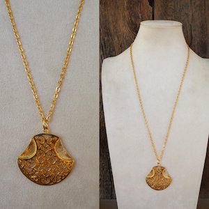 70s 80s Gold Tone Thick Heavy Filigree Medallion Statement Necklace | 24&quot; Mod Necklace